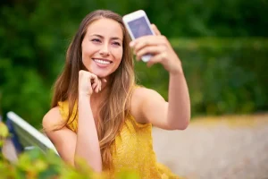 Egg donor applicant taking a photo for her egg donor application